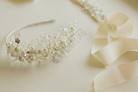 新娘的结婚饰品组成情况 庆典 金的 珍珠层 优雅 宝石图片