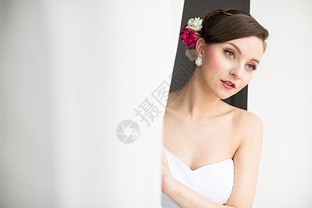 婚礼那天的美美新娘 优雅 爱 王冠 酒店 干净的 杂志背景图片