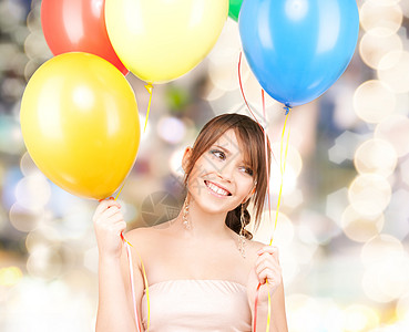 生日party带着气球的快乐少女 畅快 微笑 假期 享受 黑发 笑背景