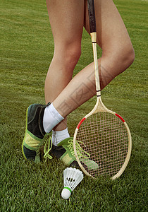 女性中弹羽毛球的人图片