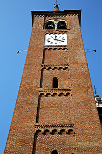 在意大利 墙和教堂塔的钟声阳光明媚 瓦雷泽 大理石图片