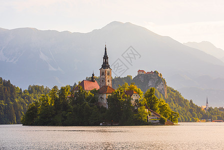 Bled Lake和Bled Castle的天主教会 斯洛文尼亚Sunrise图片
