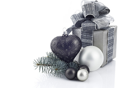 圣诞节装饰 球 圣诞饰品 树 传统的 传统 装饰品 礼物盒图片