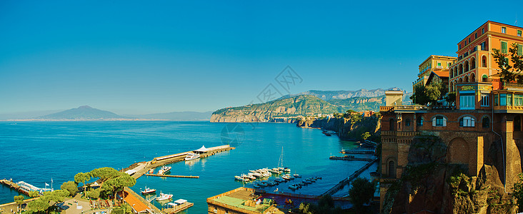 意大利Sorrento 欧洲度假村 晴天 波西塔诺高清图片