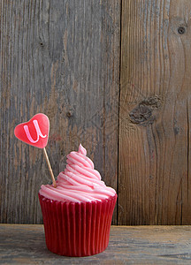 带糖果心爱的粉红蛋糕图片