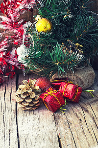 圣诞回天装饰 喜庆的 锥体 美丽的 圣诞节 冬天 季节性的 装饰风格图片