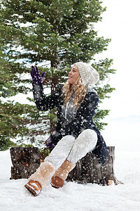 妇女雪和下雪图片