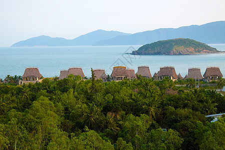 越南Nha Trang河平房海边度假胜地 海滩 椰子图片