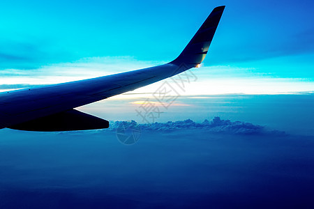 蓝天的飞机机翼 航班 自然 力量 假期 航天 高度美丽的高清图片素材