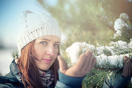 冬季风景中的女人 雪花 头发 户外 季节 寒冷的 快乐的图片