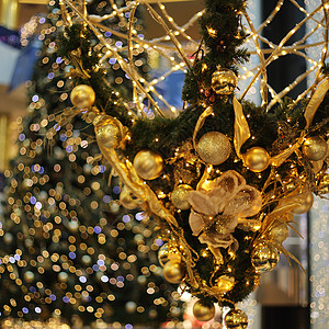 圣诞节装饰 装饰风格 松树 金子 金的 云杉 玩具 冷杉背景图片