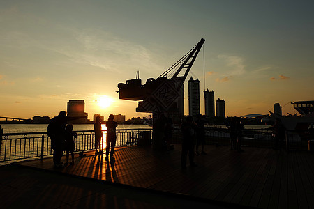 在 Asiatique 的日落河边曼谷 泰国 Asiatique 是曼谷的夜市 于 2012 年 5 月开业图片