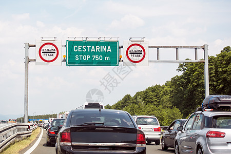 夏季在克罗亚人高速公路上交通堵塞图片