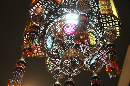 有色玻璃的典型的印度灯 阿拉伯 闪亮的 市场 旅行图片