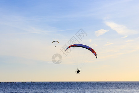 动力滑翔伞动力滑翔表演高清图片