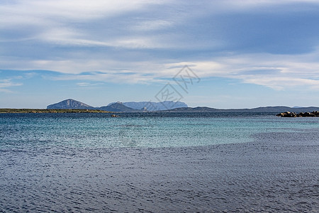 离科斯塔斯梅拉尔达撒丁岛冬季海滩的海景 岩石图片