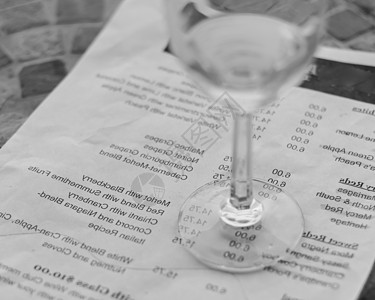 以杯干白葡萄酒a 过滤的图像红酒品味概念 饮料 派对图片