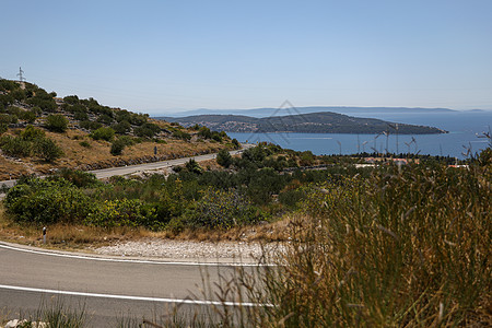 克罗地亚亚得里亚海夏季海湾海岸 从山上查看 城市 精彩的图片