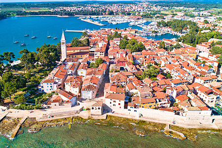 诺维格勒德·伊斯塔斯基具有历史意义的沿海城镇空中观察 大教堂 蓝色的图片