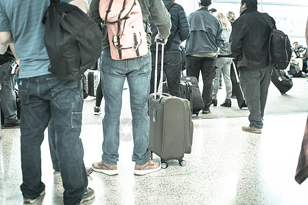 西雅图机场随身行李游客高清图片