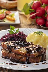 巴伐利亚烤猪肉 服务 饺子 慕尼黑 烹饪 椒盐卷饼图片
