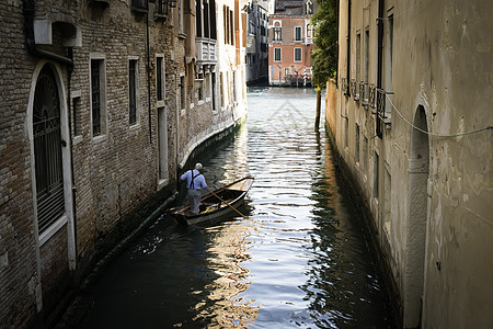 在威尼斯的一艘船上的人 城市景观 反射 旅行 旅游 巡航图片