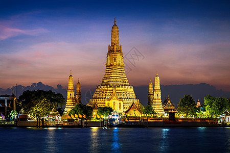 泰国曼谷黄昏的Watrun寺庙 全景 文化 美丽图片