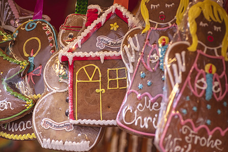 心形饼干在奥地利维也纳的圣诞市场出售 维也纳圣诞市场的圣诞甜姜饼饼干 爱 糖图片