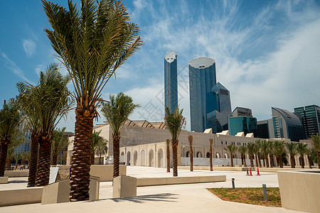 从阿拉伯联合酋长国市中心看到阿布扎比的天线 全景 建筑物图片