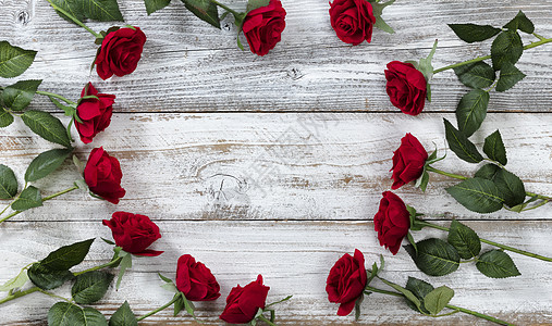 情人节快乐 有红玫瑰 形成心形外缘背景图片