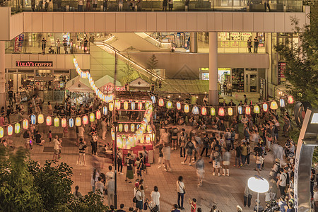 中元节Nippori火车站前广场的视图 企业形象 摩天大楼背景