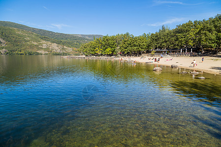 牙列拥挤西班牙萨纳布里亚湖背景