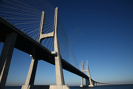 河流背景在葡萄牙里斯本的一条河流上架桥 欧洲 交通 塔古斯背景