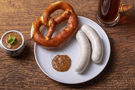 巴伐利亚白香肠配椒盐卷饼 维森 白色的 芥末 午餐图片
