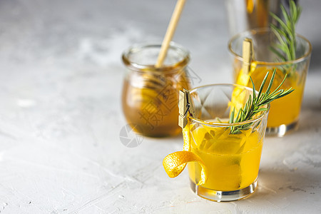 蜂蜜波旁鸡尾酒加迷迭香简单糖浆或自制 橙子图片