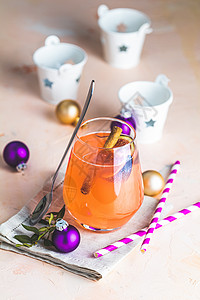 圣诞节和新年粉红鸡尾酒 无花果和肉桂 g 庆祝 液体图片