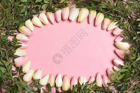 母亲节假日概念 3月8日 三月8日 粉红背景的郁金香花 带有文本空间模板的圆木花花的垂直边框图片