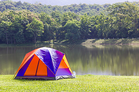 湖边露营在湖边的圆顶帐篷露营 荒野 冒险 旅游 假期 睡觉背景