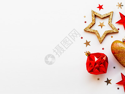 2020 年圣诞节和新年背景装饰 呈圆形 金色和红色的球 星星 五彩纸屑和心 圆形的 假期图片