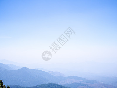 日出时的山地山谷 自然夏季风景 光束 早晨 生态图片