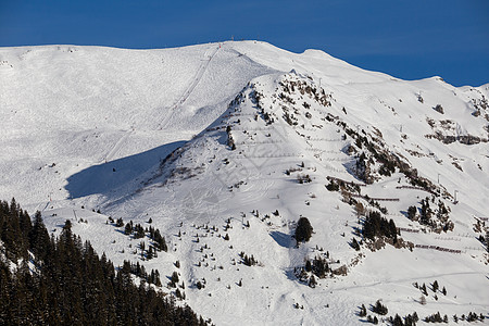 法兰西河南上萨瓦伊山脉 冬天 冬季运动 鲜粉 滑雪板 山峰图片