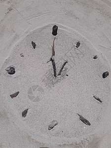 沙子和棍子海滩钟面 1 o cloc图片