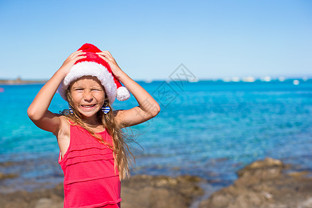 穿着圣诞老人帽子的凉凉美美丽的小女孩非常快乐 裙子 头发图片