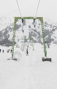 山里的有线汽车 滑雪缆车 运输 游客 电缆 天气 缆车图片