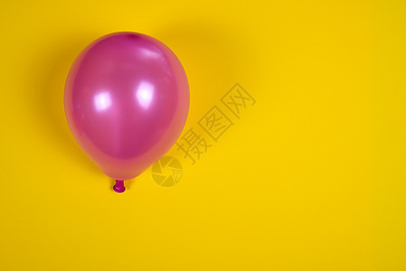 黄色表面充气粉红色气球图片