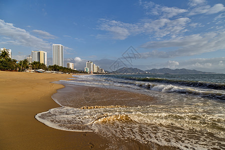 沿海城市Nha Trang是越南海滩的心脏地带图片