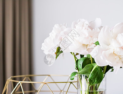 花瓶中鲜花花束 作为家居装饰 豪华室内设计和装饰 庆典图片
