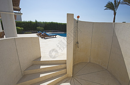 在一个豪华热带假日别墅度假胜地游泳池 户外图片