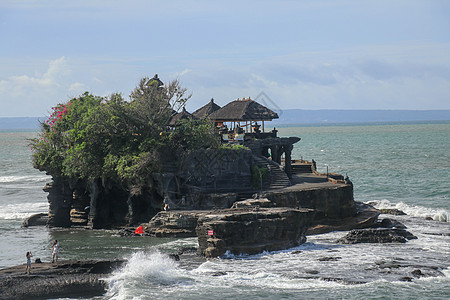 印度尼西亚巴厘岛史诗场景中美丽的海神庙 — 自然与建筑背景 朝圣寺坐落在一块巨大的沿海岩石上 建筑学 杜克背景图片
