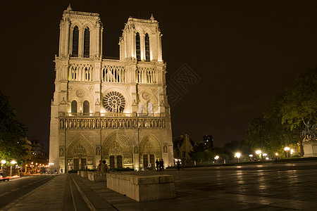 在巴黎的夜间女贵族背景图片